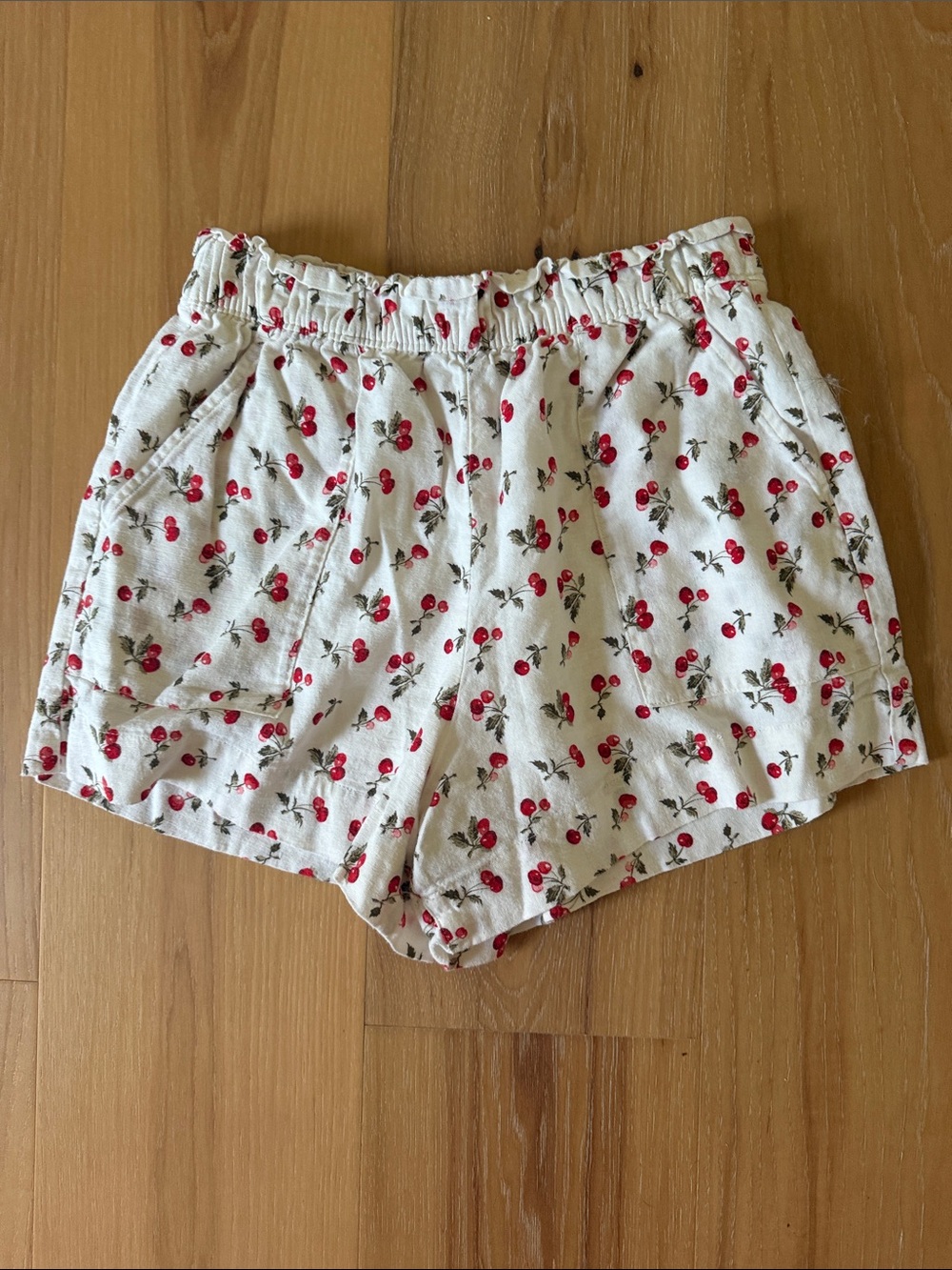 Abercrombie & Fitch Women’s Cream Cherry-Print Elastic Waist Shorts- S